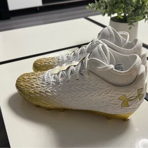 NEW Under Armour Gold and White Sports Cleats